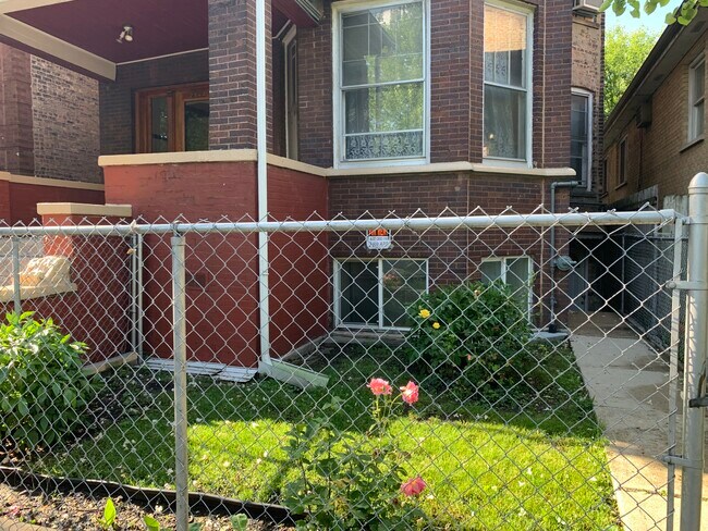 Foto del edificio - 2844 W Dickens Ave