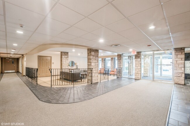 Building Photo - 2400 Archbury Ln