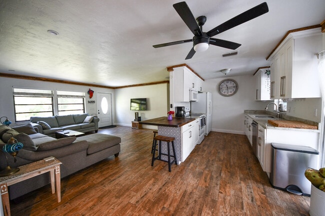 Building Photo - 6432 SE Clairmont Pl