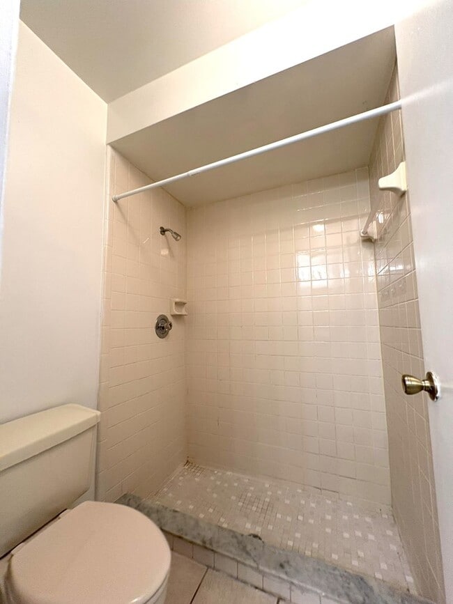 Building Photo - Charming 2-Bed, 2-Bath Home with Vaulted Ceilings & Pool View!