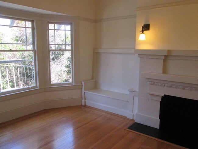 Building Photo - 118 20th Ave