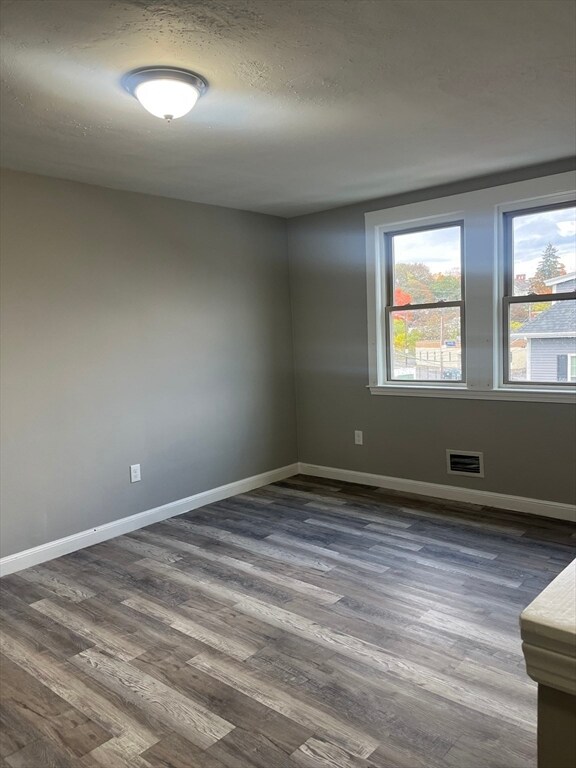 Foto del edificio - 8 Wakefield Ave