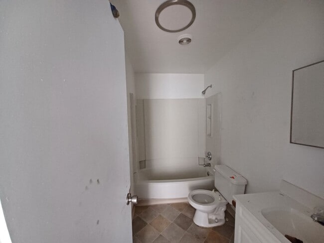 Foto del edificio - Check out this wonderful 1 bedroom plus de...