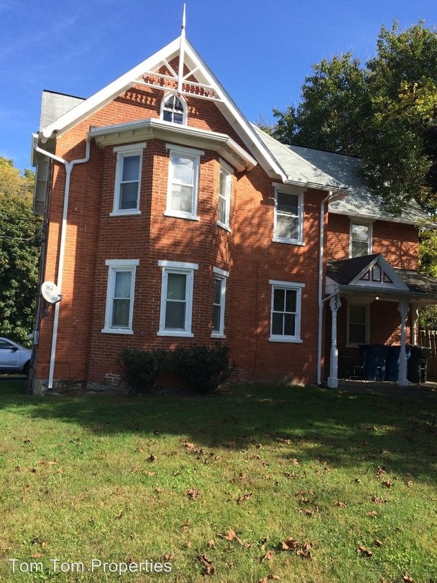 Primary Photo - 833 Millwood Rd