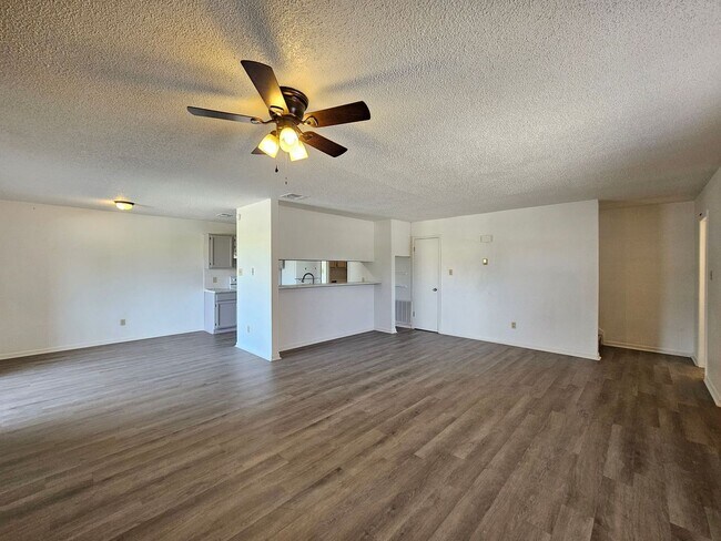 Foto del edificio - 1815 Cedarhill Dr