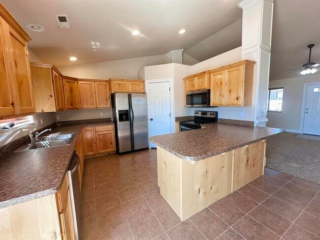 Foto del edificio - 517 N 2650 W