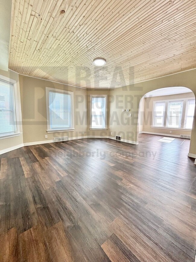 Building Photo - 1204 Manhattan St