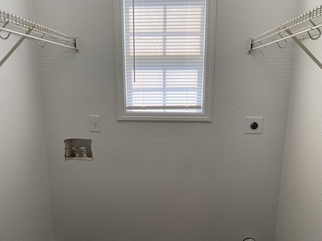 Building Photo - 61 North Craves Creek