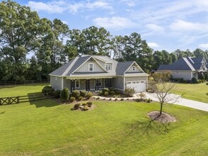 Building Photo - 585 Herons Brook Dr
