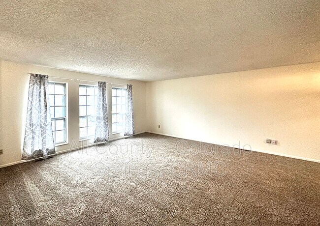 Building Photo - 2265 Montebello Dr W