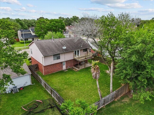 Foto del edificio - 430 Redway Ln