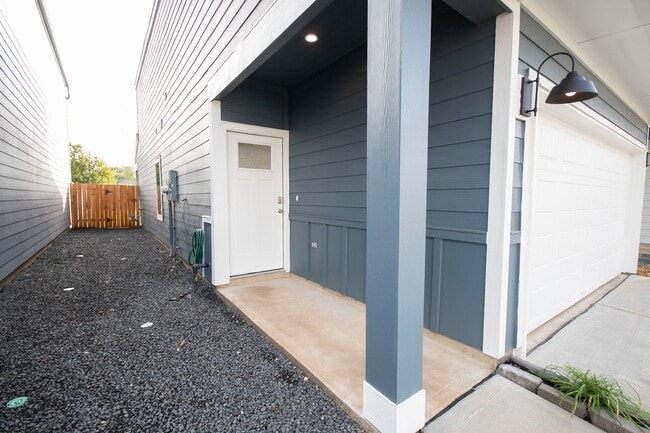 Building Photo - 10217 Berkeley Spgs Trl