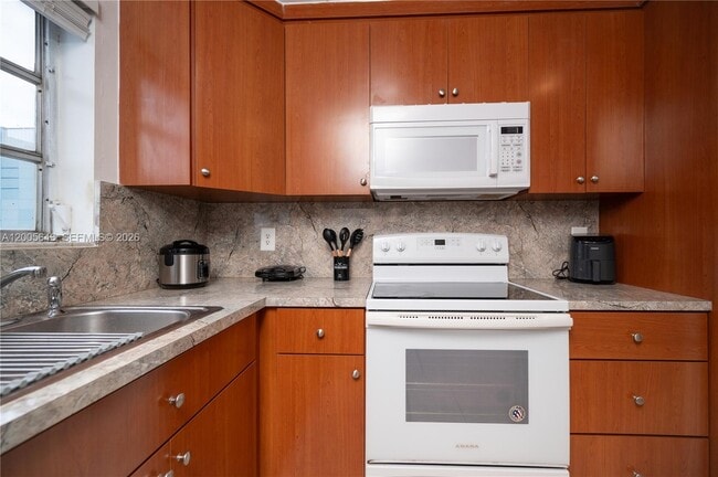 Foto del edificio - 500 NE 26th St