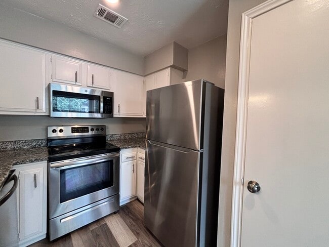 Building Photo - 6847 Chasewood Dr