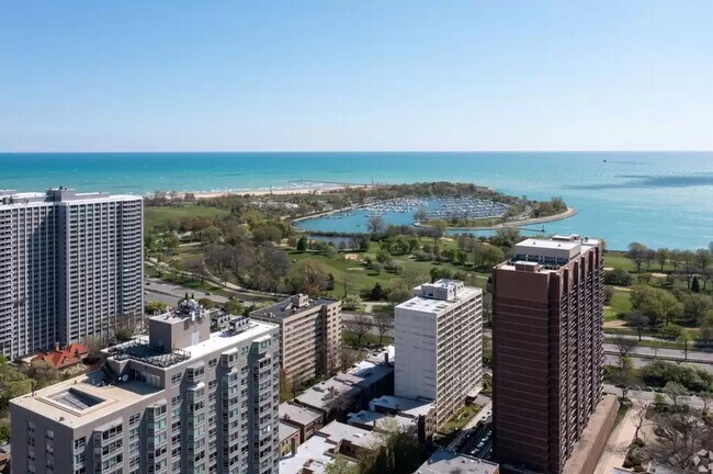 Foto del edificio - 4180 N Marine Dr