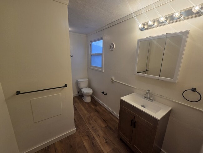 Building Photo - 6932 Shelter Dr