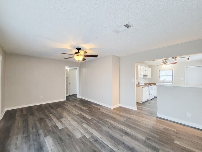 Foto del edificio - 4817 Lawndale St