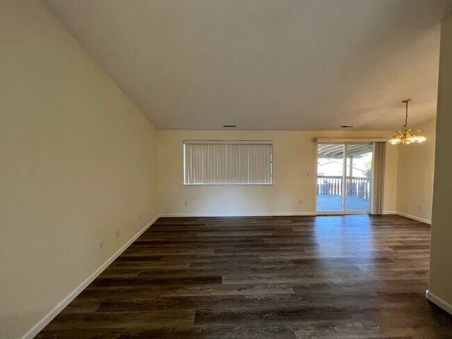 Foto del edificio - Great 3 Bedroom Home in Green!