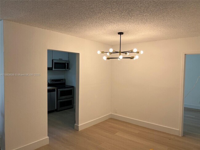 Foto del edificio - 16909 N Bay Rd