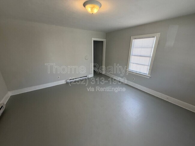 Building Photo - 912 Nashville Rd