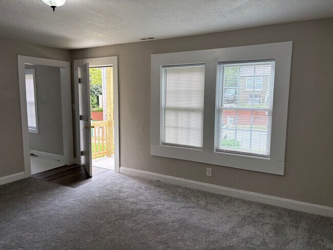 Building Photo - 2 BED, 1 BATH HOME LOCATED IN HIGH POINT