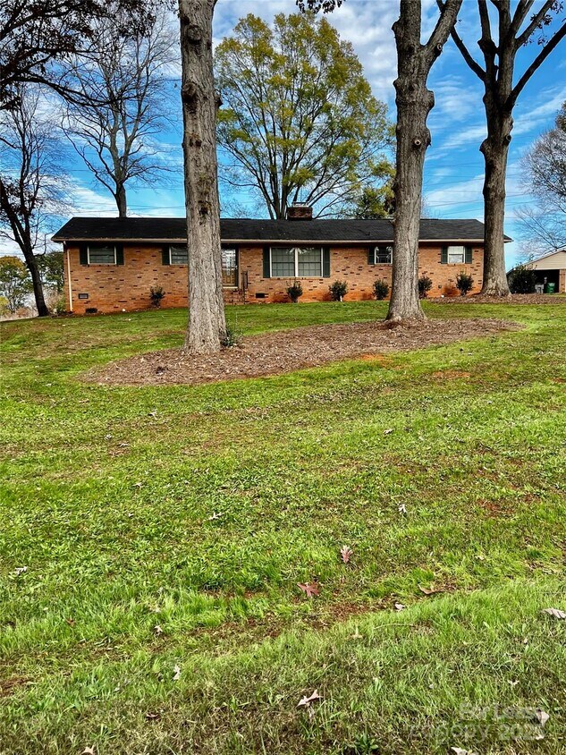 Foto principal - 1600 Plumcrest Dr