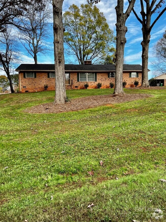 Building Photo - 1600 Plumcrest Dr