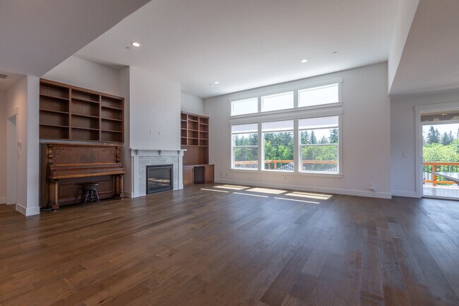 Sala de estar - 3352 NE Spruce Dr