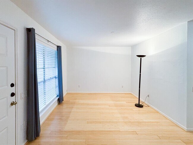 Building Photo - 1860 White Oak Dr