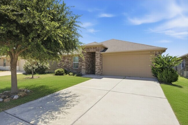 Building Photo - 5813 Roderick Dr