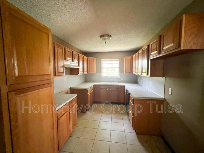 Foto del edificio - 10123 E 28th St