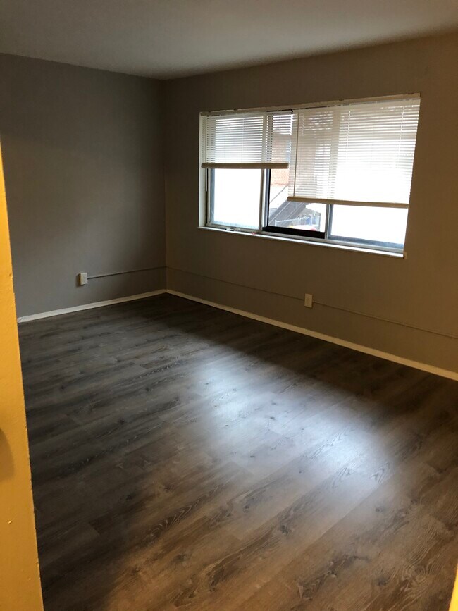 Living Room - 428 Chambers Rd