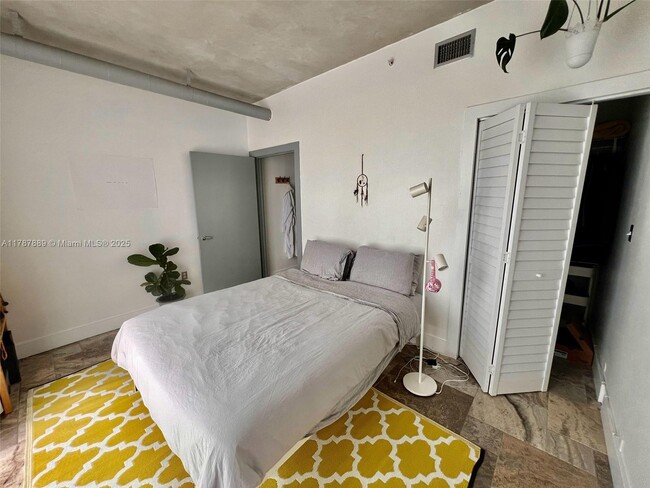 Foto del edificio - 455 NE 25th St