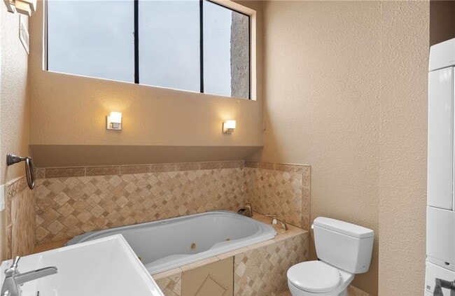 Foto del edificio - Comfortable Living in a Quiet Community