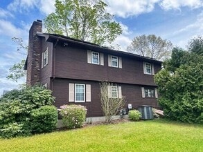 Building Photo - 73 Elm St