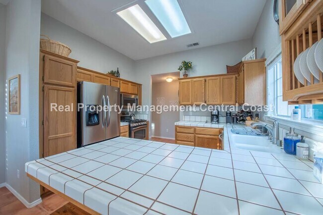 Foto del edificio - LEASE PENDING - Beautiful 3 Bedroom / 2 Ba...