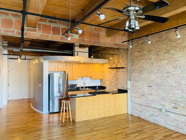 Building Photo - 2310 S Canal St