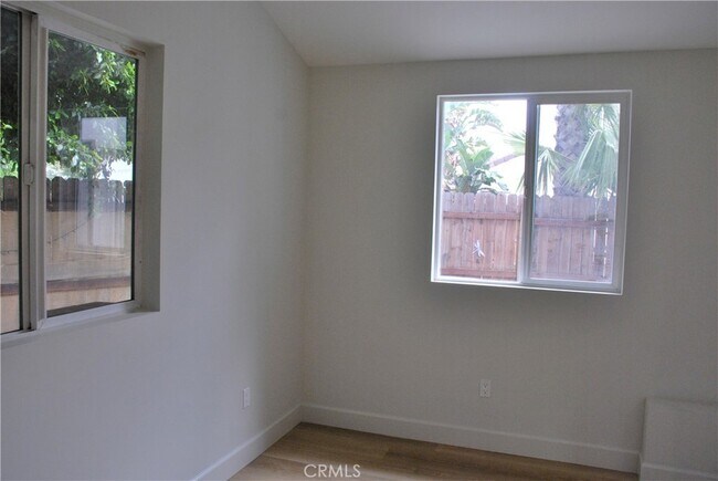 Foto del edificio - 7053 Corbin Ave