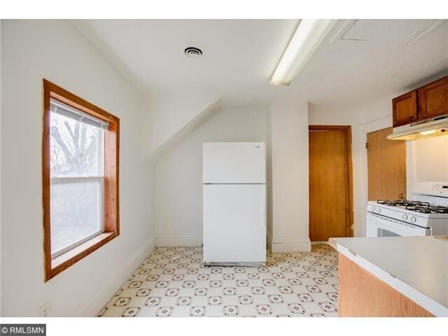 Foto del edificio - Quiet Affordable  Upper Level 2bdrm Duplex