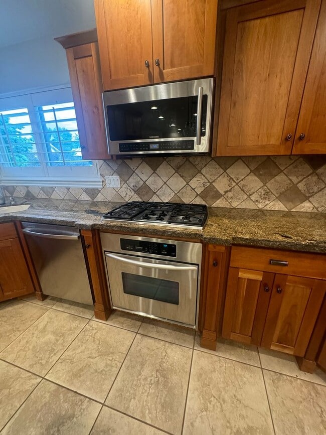 Building Photo - Beautiful Draper Home for rent!