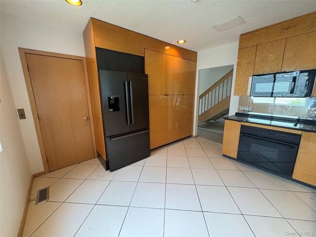 Building Photo - 41 Waterside Close