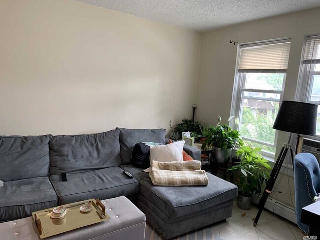 Building Photo - 51 Smith St