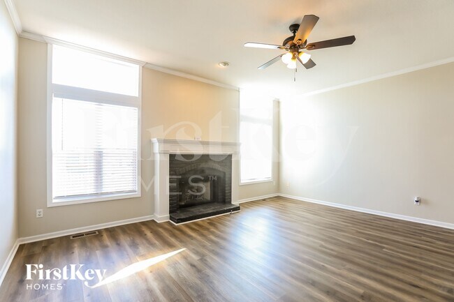 Foto del edificio - 819 Trailway Dr