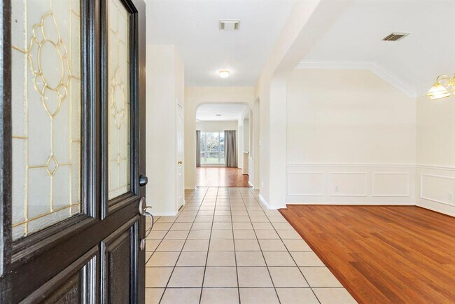 Building Photo - 18010 Memorial Falls Dr