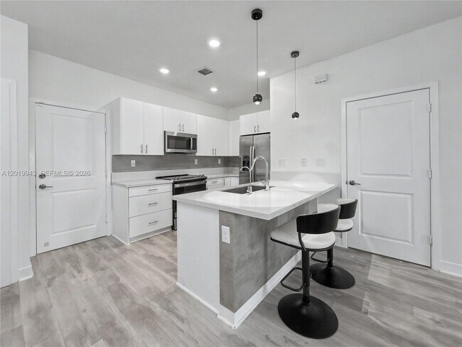 Foto del edificio - 4527 NW 83rd Path