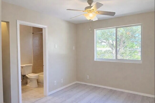 Foto del edificio - 420 SE 18th Ct