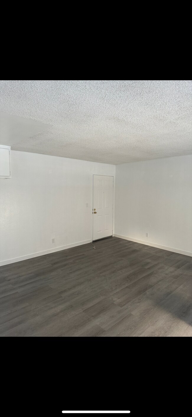 Foto del edificio - 11948 Hart St