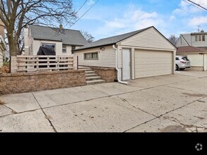Building Photo - 2604 S 62nd St