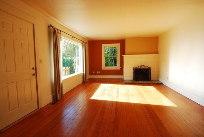 Foto del edificio - 18319 Ashworth Ave N