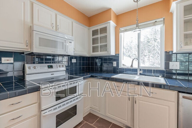 Building Photo - 5797 S Sedum Way